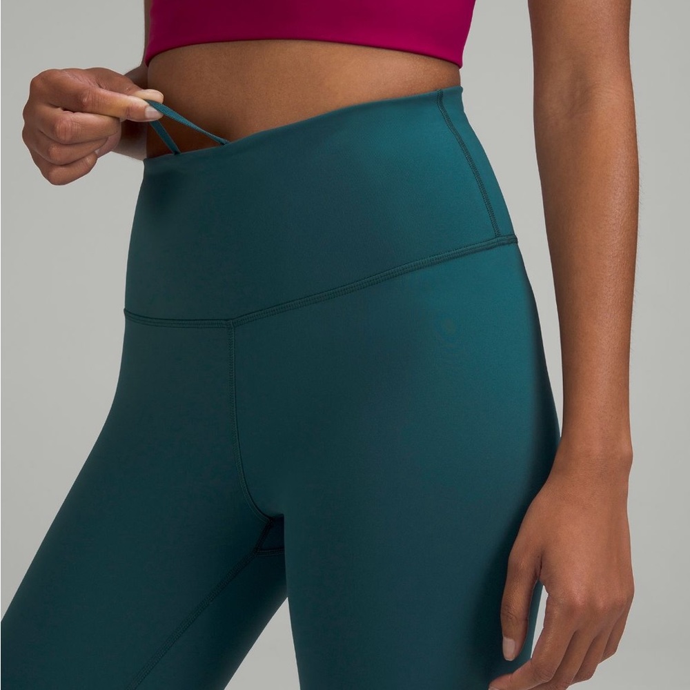 Lululemon’s Wunder Train HR Tight 25” - Picture 4 of 5